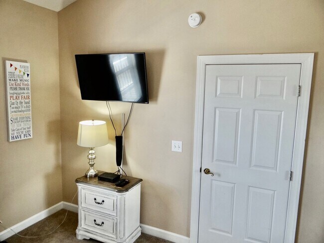 Building Photo - ****Medium Term Furnished Rental With Indoor & Outdoor Pools, Gaming System****