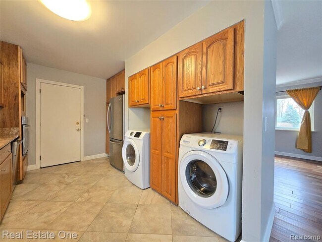 Building Photo - 2287 Strader Dr