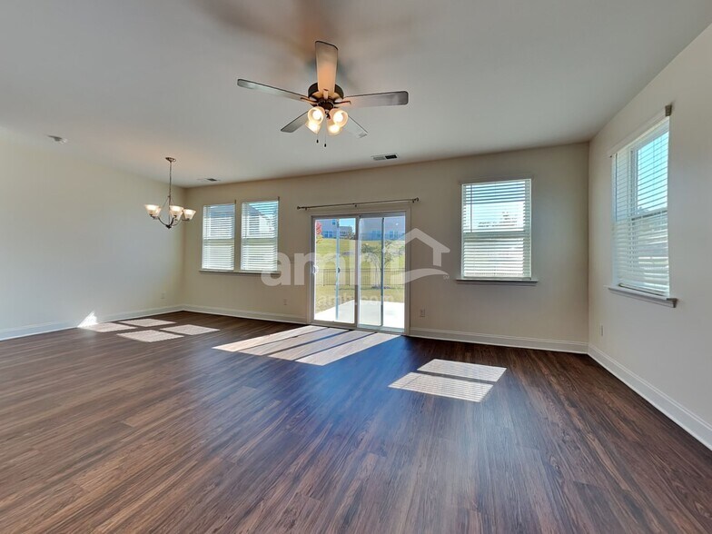 Building Photo - 2122 Laurel Vlg Cir