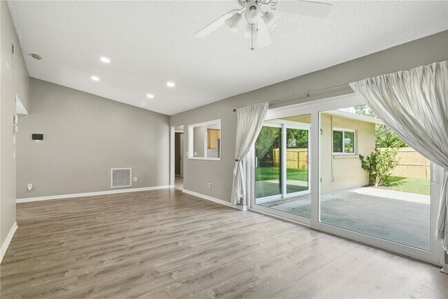 Building Photo - 2914 Cypress Green Dr