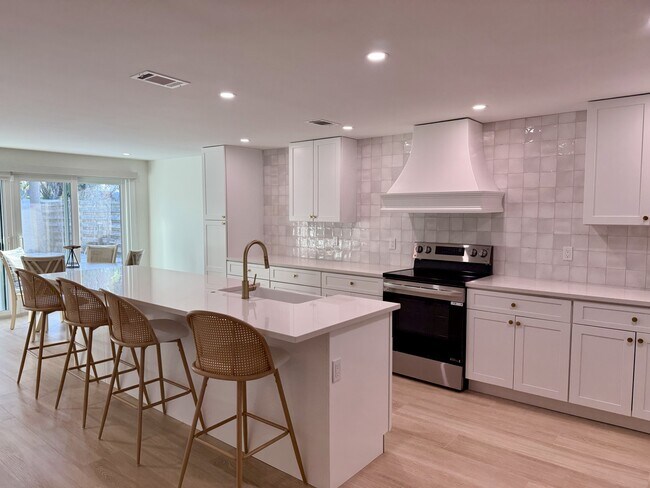 Building Photo - 156 N Boulevard of the Presidents