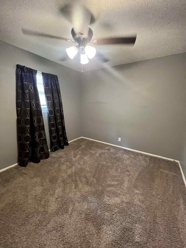 Building Photo - COMING SOON: CUTE 3 BEDROOM / 2 BATHROOM HOUSE IN CARTERVILLE MO!! FENCED IN YARD AND GARAGE!!