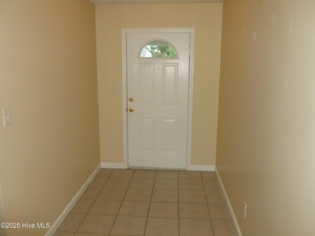 Building Photo - 302 Carlisle Ct