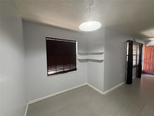 Building Photo - 411 Garden Dr