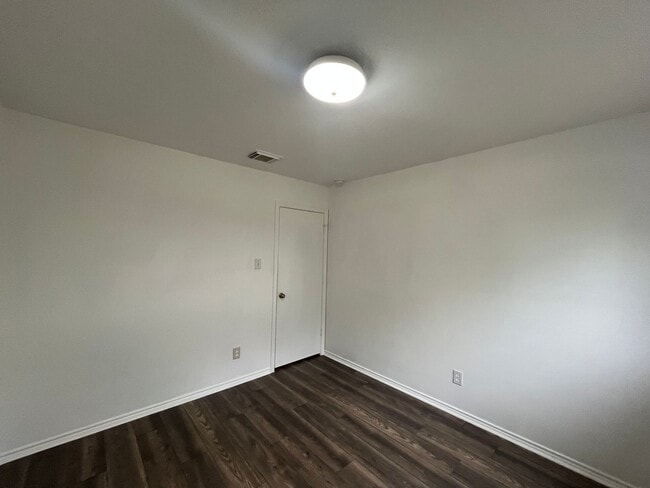 Building Photo - 8419 Manderly Pl