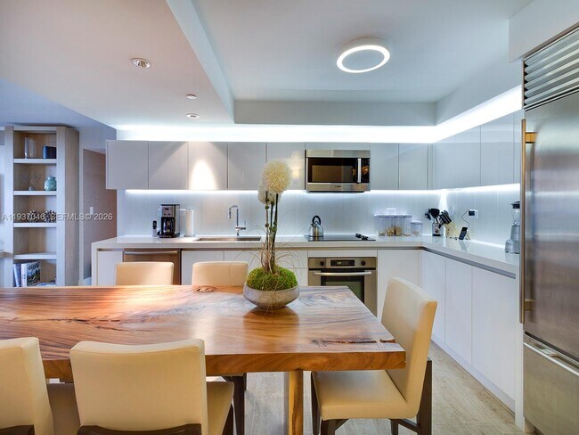 Building Photo - 102 24th St