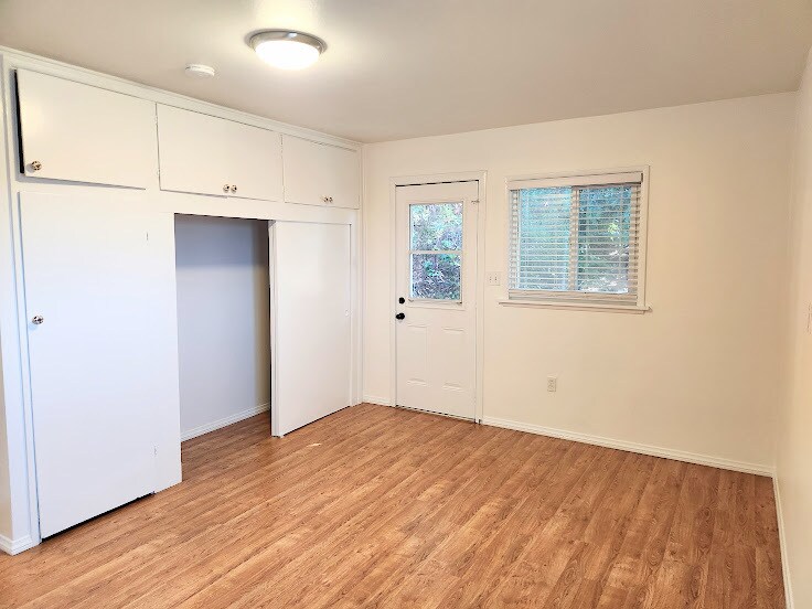 Building Photo - 320 Park Ave