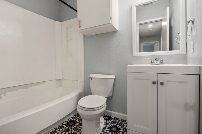 Building Photo - Stylish 2-Bedroom Home Near South Congress & Downtown Austin!