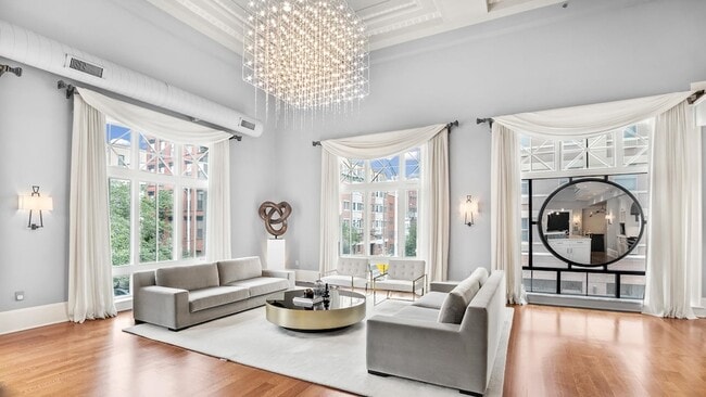 Building Photo - 313 1st St