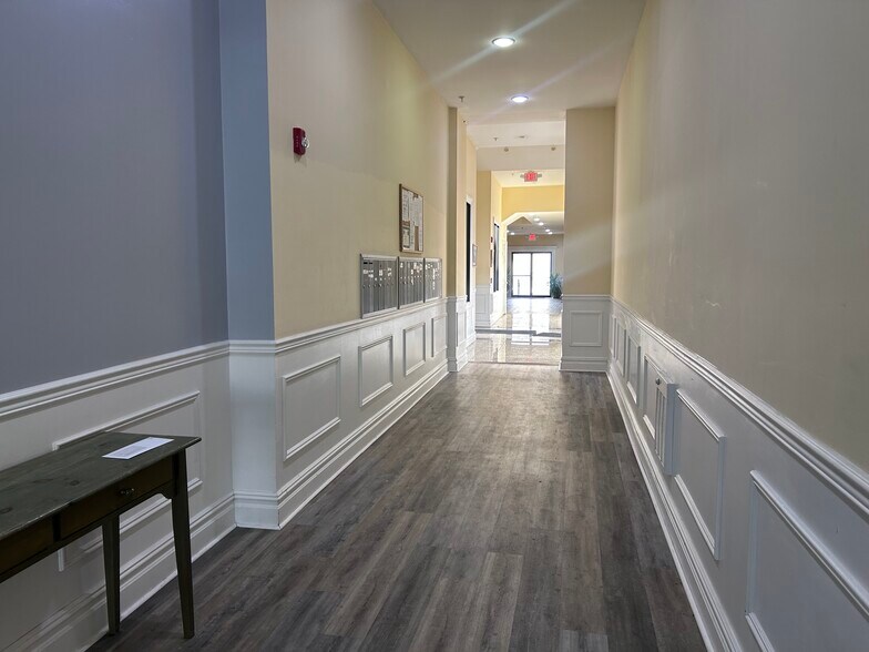 Building Photo - 1 John St