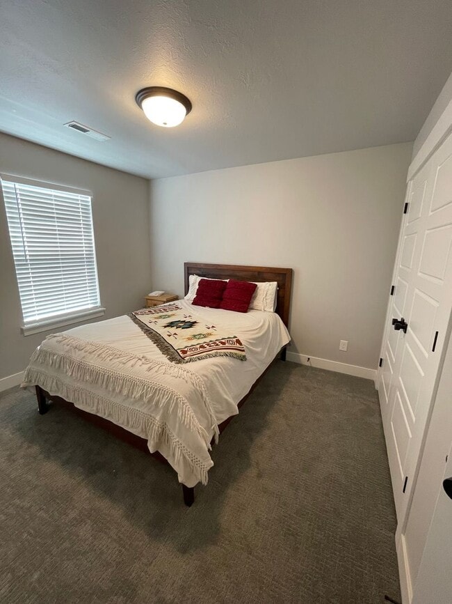 Building Photo - 3 Bed / 2.5 Bath Beautiful Lehi Home – $2,...
