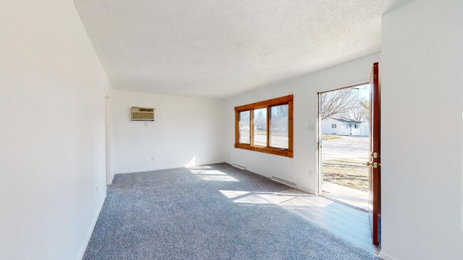 Building Photo - AVAILABLE AUGUST 1st! Newly Remodeled 3 Be...