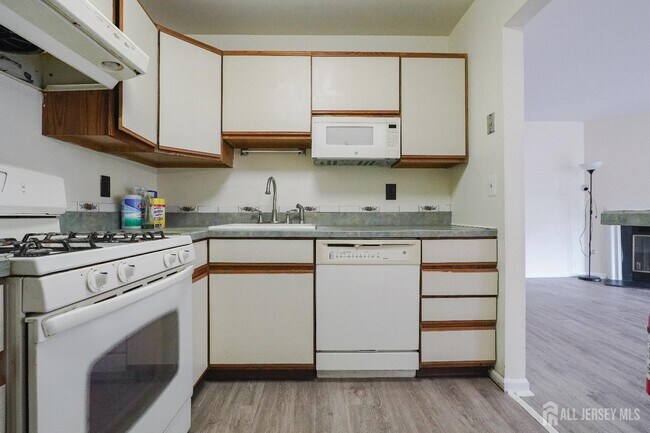 Building Photo - 809 Woodhaven Dr