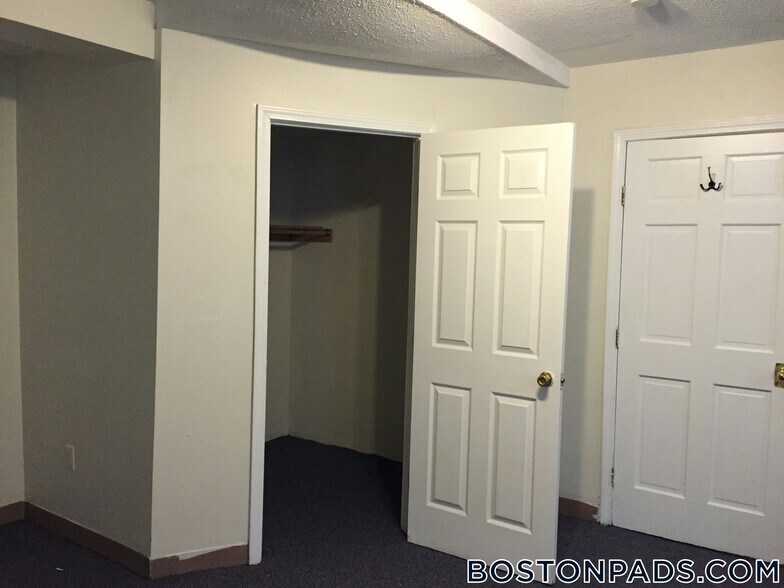 Building Photo - 165 Hemenway St