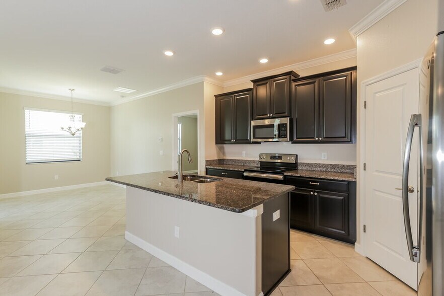 Building Photo - 9902 Ivory Dr