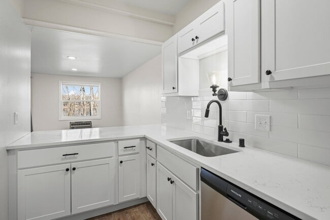 Building Photo - Lagoon Apartments