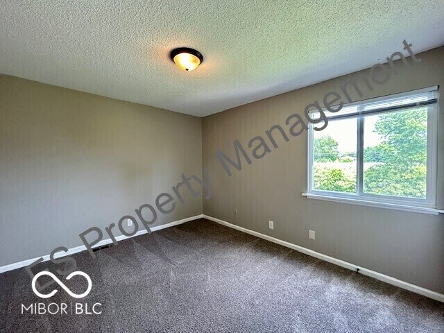 Building Photo - 6627 Live Oak Rd