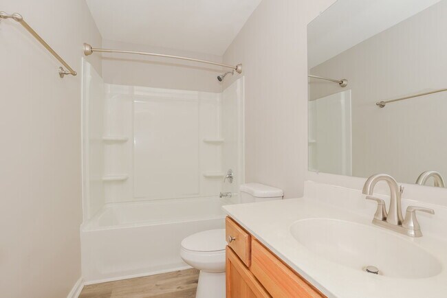 Building Photo - 712 Shandale Dr