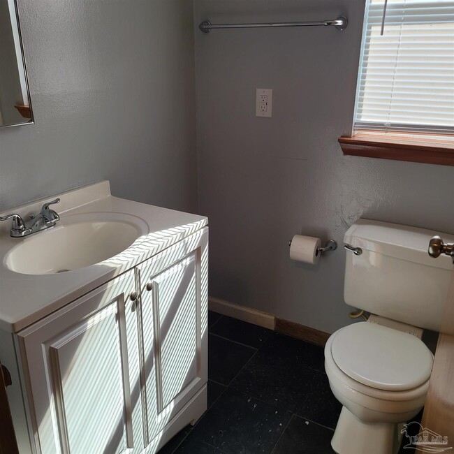 Building Photo - 905 N N St