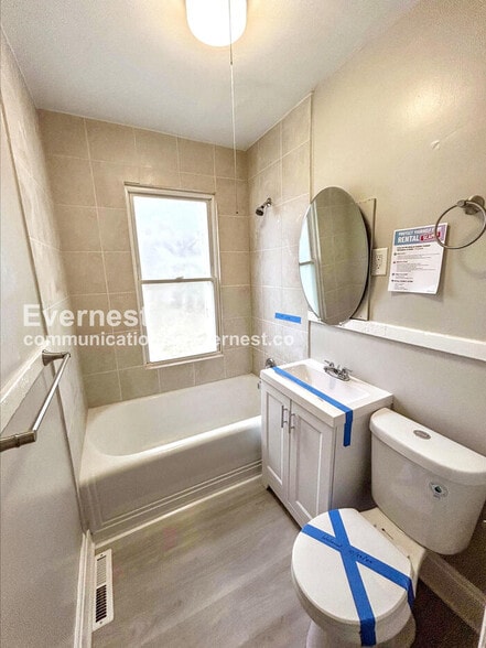 Building Photo - 1334 W 89th St