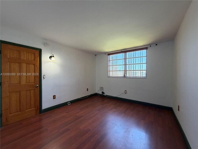 Building Photo - 2851 Leonard Dr