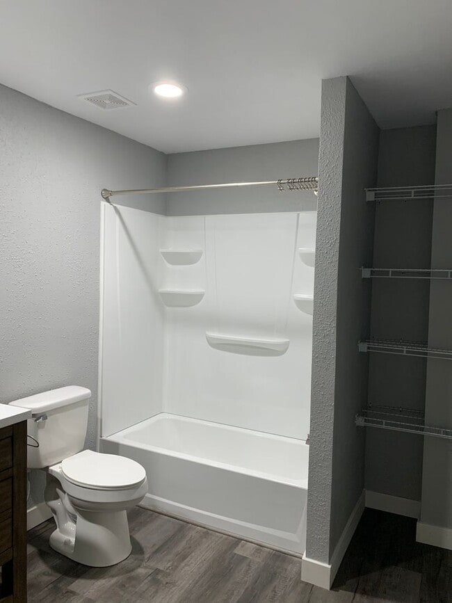 Building Photo - PRE-LEASING! Beautiful 3 Bedroom 2 Bath 2 Living Areas + Detached 1 Car Garage/ Workshop