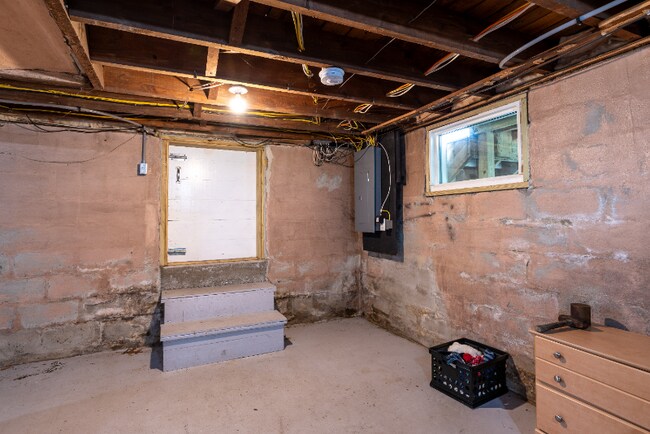 Building Photo - 47 US-1 BYP