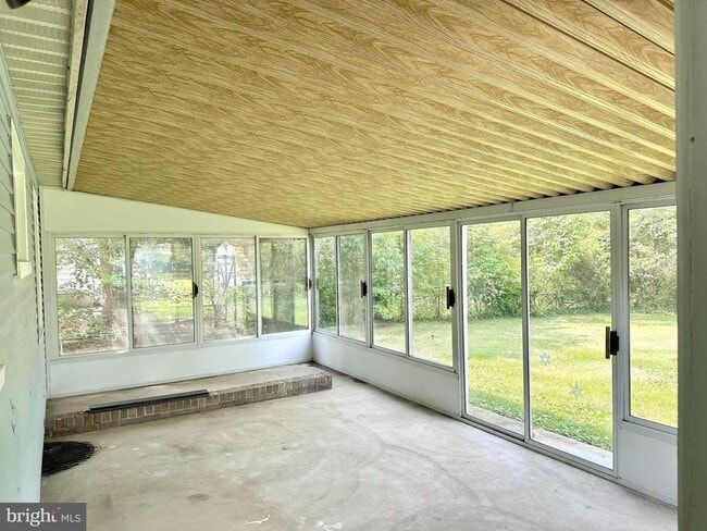 Building Photo - 6732 Harrison Ln