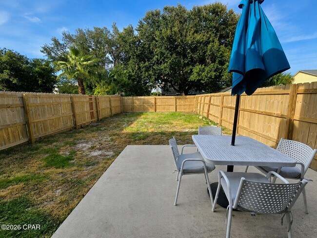 Building Photo - 5726 Beach Dr