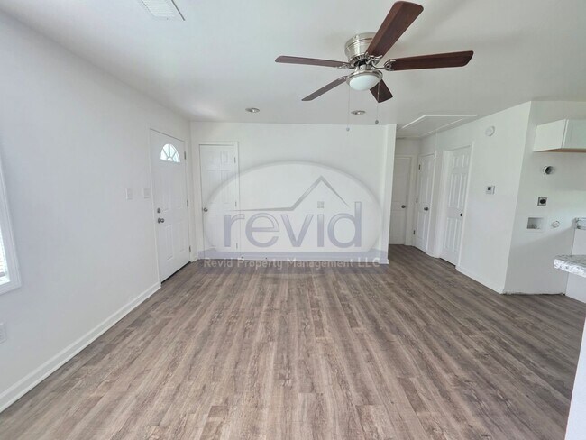 Building Photo - 839 Pearce St
