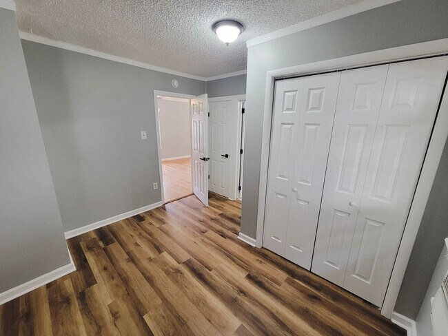 Building Photo - 2 bedroom 1 bath Berkley Apartment for rent