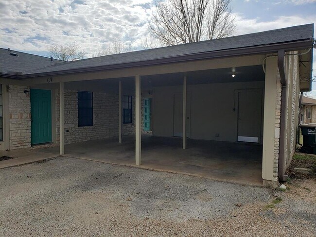 Building Photo - 802 Ranch Rd