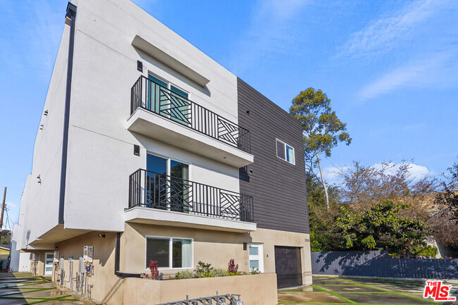 Building Photo - 2527 Hauser Blvd