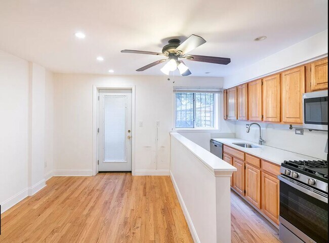 Kitchen - 572 Park Pl