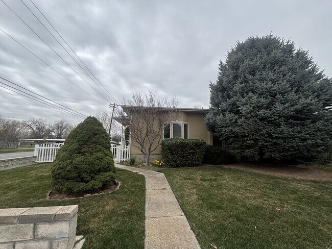 Building Photo - 1201 E 5600 S