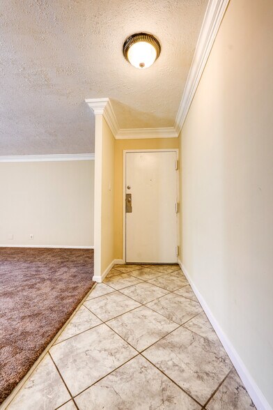 Building Photo - 876 Quince Orchard Blvd