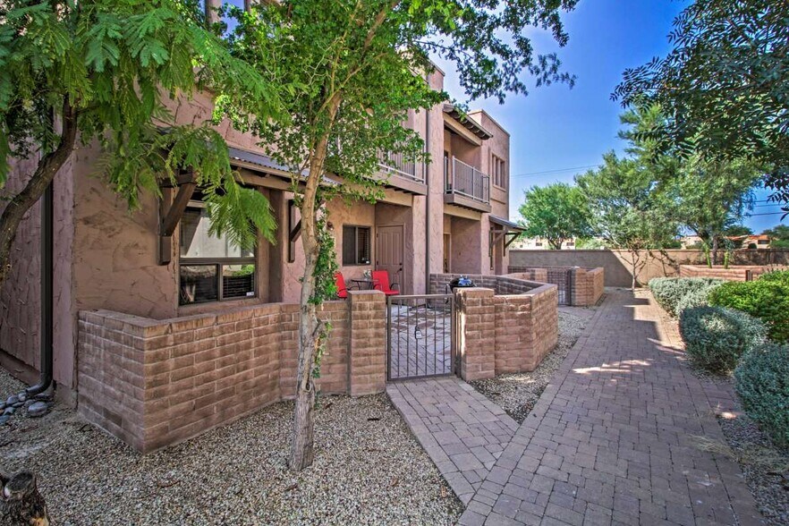 Building Photo - 4128 N Thurston Ln