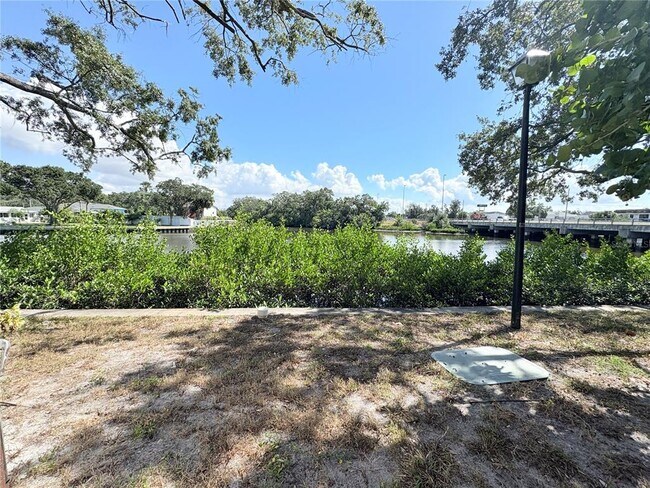 Building Photo - 9005 Tudor Dr