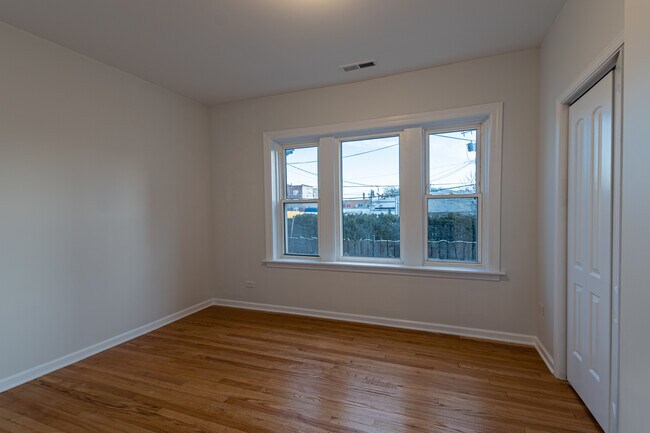 Building Photo - 3224 N Keating Ave