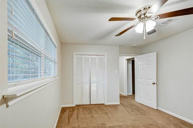Building Photo - 13915 Charlynn Oaks Dr