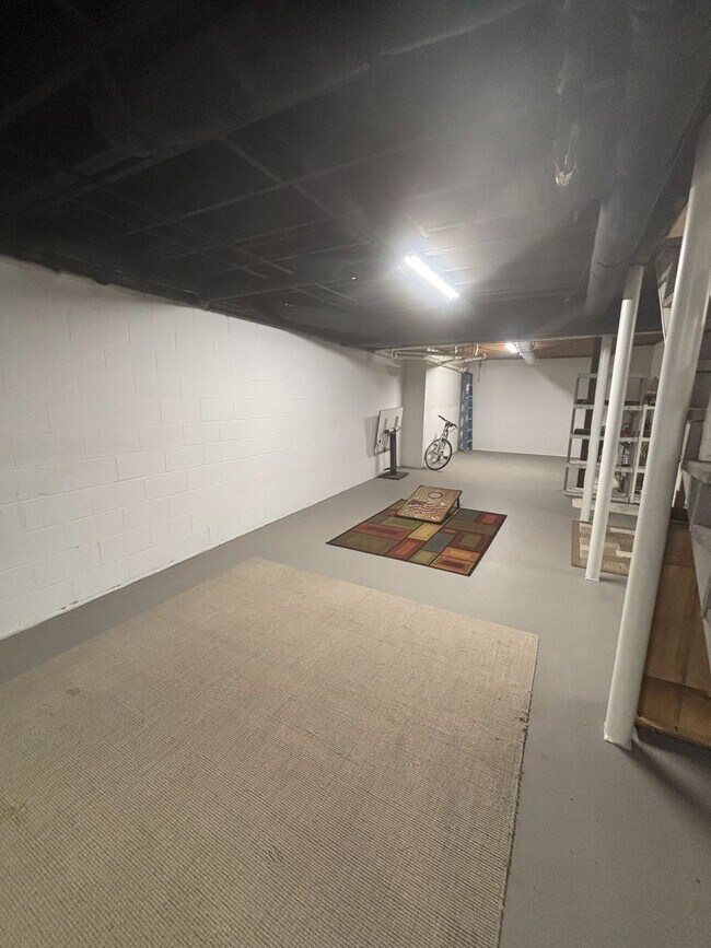 Building Photo - Spacious 3 Bed 2 Bath Home In Homewood With Large Basement