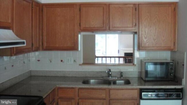 Building Photo - 13671 Cedar Creek Ln