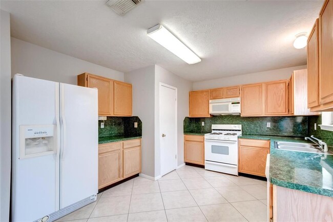 Building Photo - 12654 Pine Bush Dr