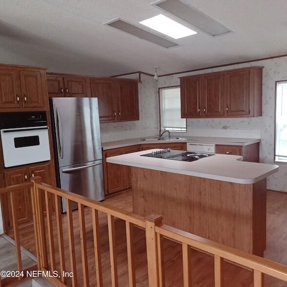 Building Photo - 463 Logan Ave