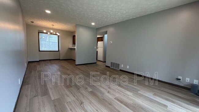 Building Photo - 6235 Holdrege-D5