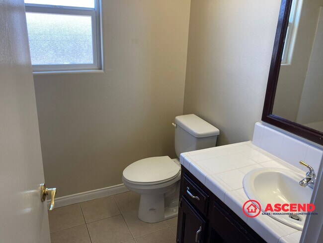 Building Photo - Charming 3-Bedroom Home!
