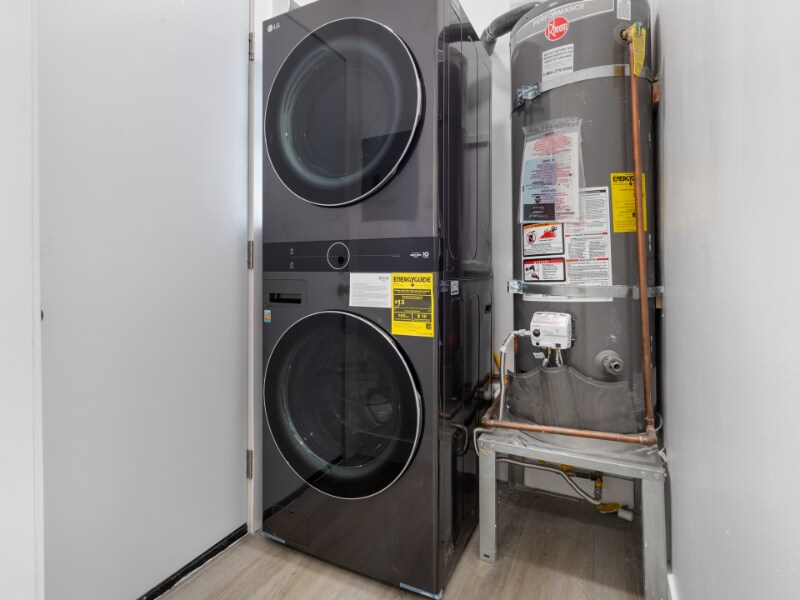 Building Photo - 1524 N Sycamore St