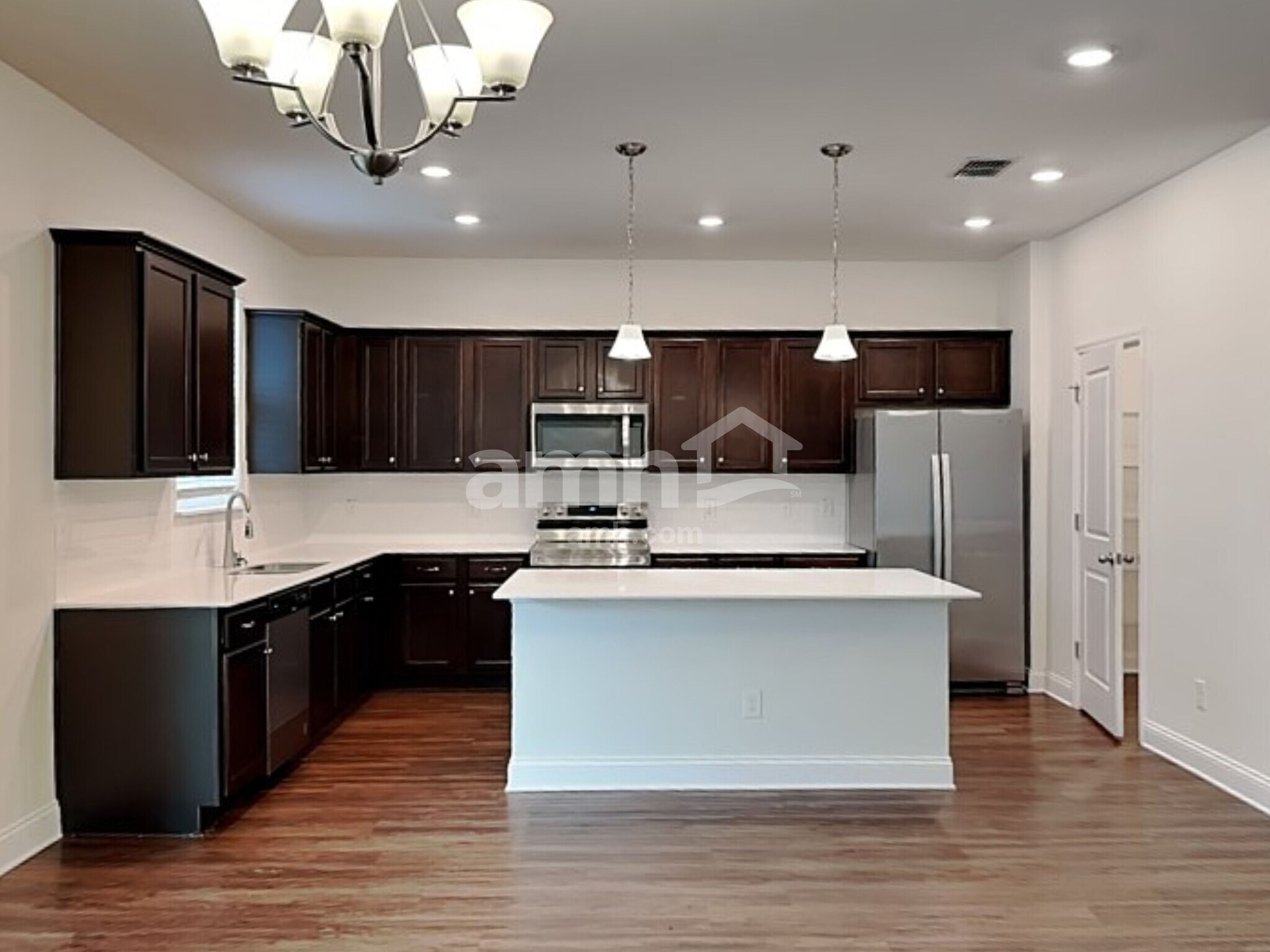 Building Photo - 906 Summer Stone Loop