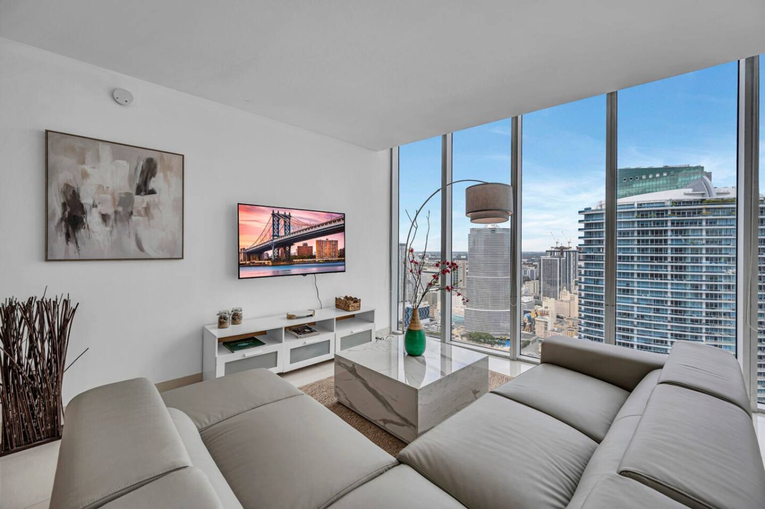 Building Photo - 485 Brickell Ave