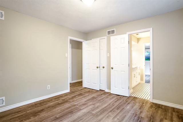 Building Photo - 6926 Robin Willow Dr